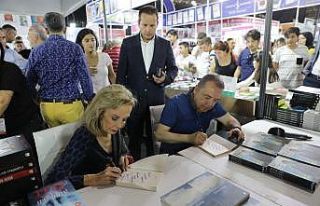 10. Antalya Kitap Fuarı iki gün 45 bine yakın kitapseveri...