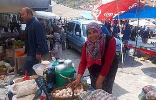 15 yıldır pazarcılıkla geçimini sağlıyor