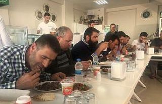 25 porsiyon döneri yemek için yarıştılar