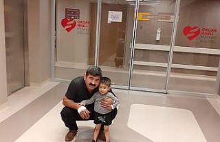 4 yaşındaki oğluna böbreğini verdi