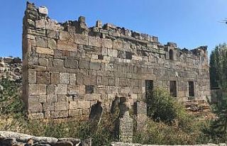 5 asırlık cami ilgi bekliyor