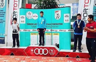 Adıyamanlı sporcu altın madalyayla döndü