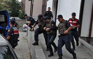 Ağabeyini öldürüp, yeğenini de yaralayan şahıs...