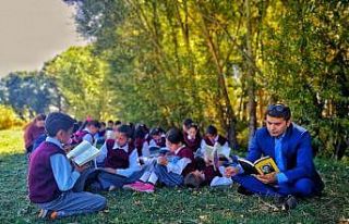 Ağrı’da Öğrenciler Kitap Okuyor, Fidanlar Hayat...