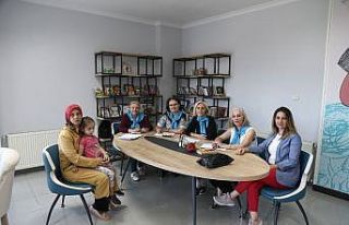 Akademiye geldi, kendi işini kurdu