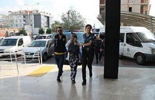 Alanya’da 2 kadın hırsızlık şüphelisine suçüstü