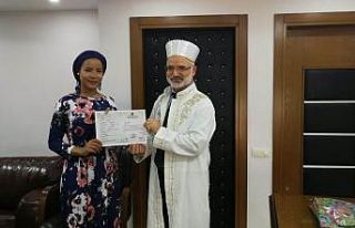 Alman Natalie Müslüman olup, Neyla Nadide ismini...