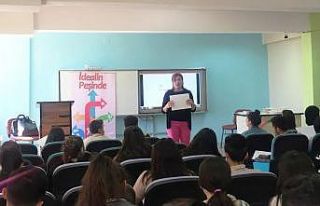 Anadolu Vakfı yetkilileri Hakkari’de öğretmen...