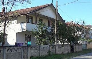 Balkondan düşen genç kız yaralandı