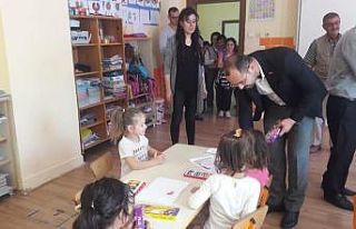 Başkan Kavaklıgil öğrencilerin doğum gününü...