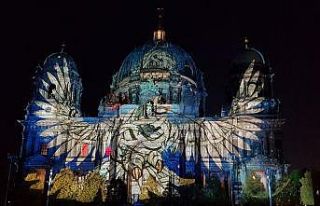 Berlin Işık Festivali renkli görüntülere sahne...