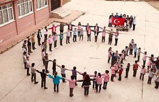 Beylikovalı miniklerden Mehmetçik’e destek