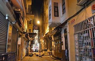 Beyoğlu’nda çökme tehlikesi sebebiyle boşaltılan...
