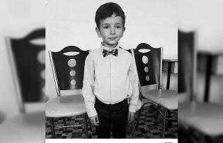 Bisikletten düşen çocuk, başını traktörün...