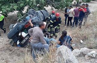 Buharkent’te otomobil şarampole devrildi: 6 yaralı