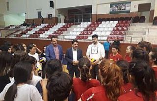 Çakır antrenör ve sporcularla buluştu