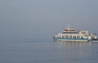 Çanakkale Boğazı yoğun sis nedeniyle transit gemi...
