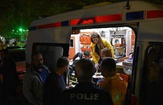 Cebinde taşıdığı bıçak bacağına saplandı