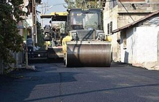 Ceyhan’da asfalt çalışmaları sürüyor