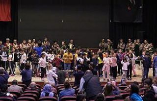 Çocuklar, Sıra Yarenleri ile eğlendi