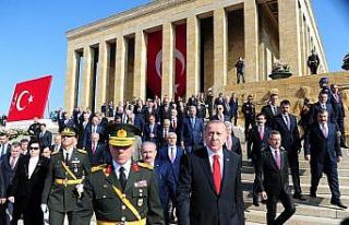 Cumhurbaşkanı Erdoğan ve beraberindeki devlet erkanı...