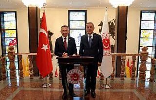 Fuat Oktay’dan Bakan Akar’a ziyaret