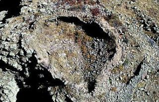 Defineciler 2500 rakımdaki kaleyi bile kazdılar