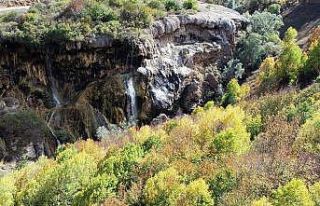 Dipsizgöl şelalesi büyülüyor