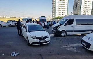 Diyarbakır’da öğrenci servisi kaza yaptı: 9...