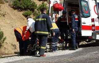 Domaniç’te traktör devrildi: 1 yaralı