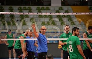 Efeler ilk maçına çıkıyor