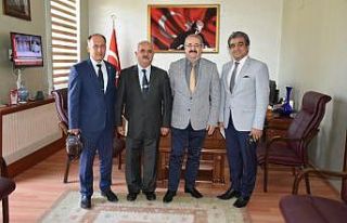 Eğitim sendikalarından ’Mehmetçik sana kanım...