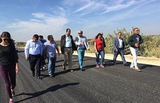 Elbeyli’de köy yolları yapılıyor