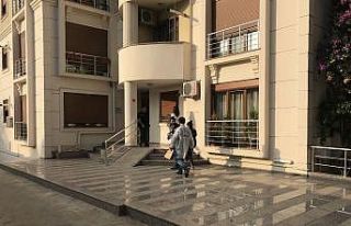 Emekli subay evinde ölü bulundu