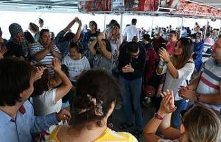 Engelliler boğaz turunda doyasıya eğlendi