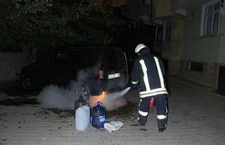 Erken fark edilen yangın, otomobilin tamamen yanmasını...