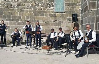 Erzurumlu sanatçıdan Barış Pınarı için özel...