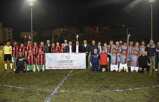 Eski amatör futbolcular yeşil sahalarda kıyasıya...