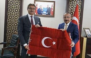 Eski Devlet Bakanı Tüzmen Vali Atik’i ziyaret...