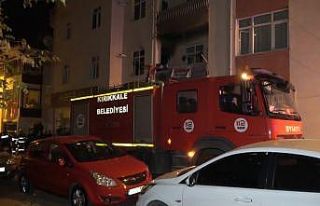 Evi yanan yaşlı çifti komşuları kurtardı