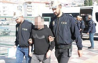 FETÖ şüphelisi gizli bölmede yakalandı