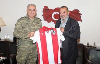 Garnizon Komutanı ve Başsavcıya Samsunspor forması