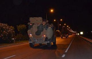 Gece yarısı Suriye sınırına asker ve malzeme...