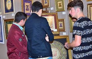 Geleneksel İslam Sanatları sergisine öğrencilerden...