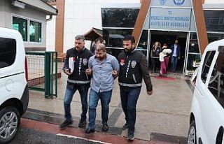 Girdikleri evden çocukların kumbaralarını çalan...