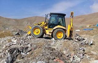 Hakkari kent merkezi molozlardan temizleniyor