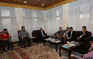 Iraklı öğrenciler Rektör Çomaklı’yı ziyaret...