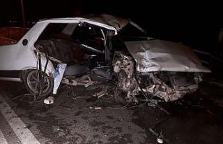 İzmir’de otomobil korkuluklara çarptı: 2 ölü,...