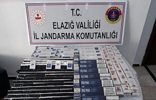 Jandarma ekipleri, tırlara zulanan kaçak sigaraları...