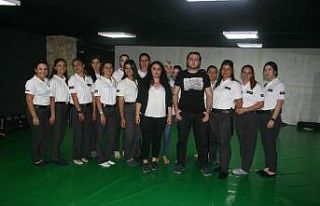 Kadınlar Wing Chun yakın dövüş eğitimi ile ‘şiddete...